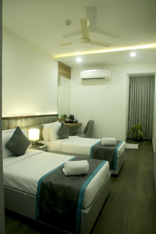 Park Iris Hotels, Mg Road Vijayawada Bagian luar foto